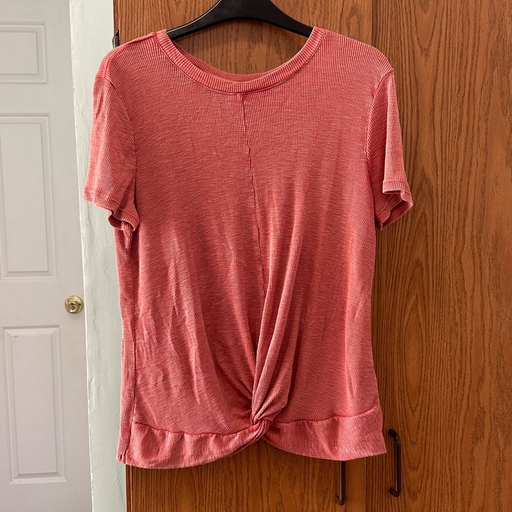 TRUE CRAFT WOMEN’S SIZE LARGE SHORT SLEEVE CORAL TOP